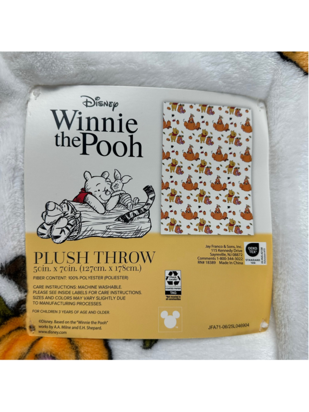 Disney Winnie the Pooh Fall Plush Throw Blanket Tigger Piglet Pumpkins 50x70 NWT - Picture 4 of 4